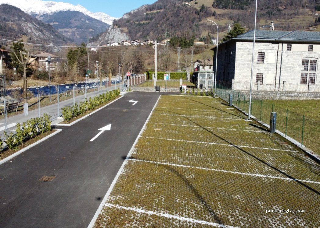 Area Sosta Camper Orobie — foto