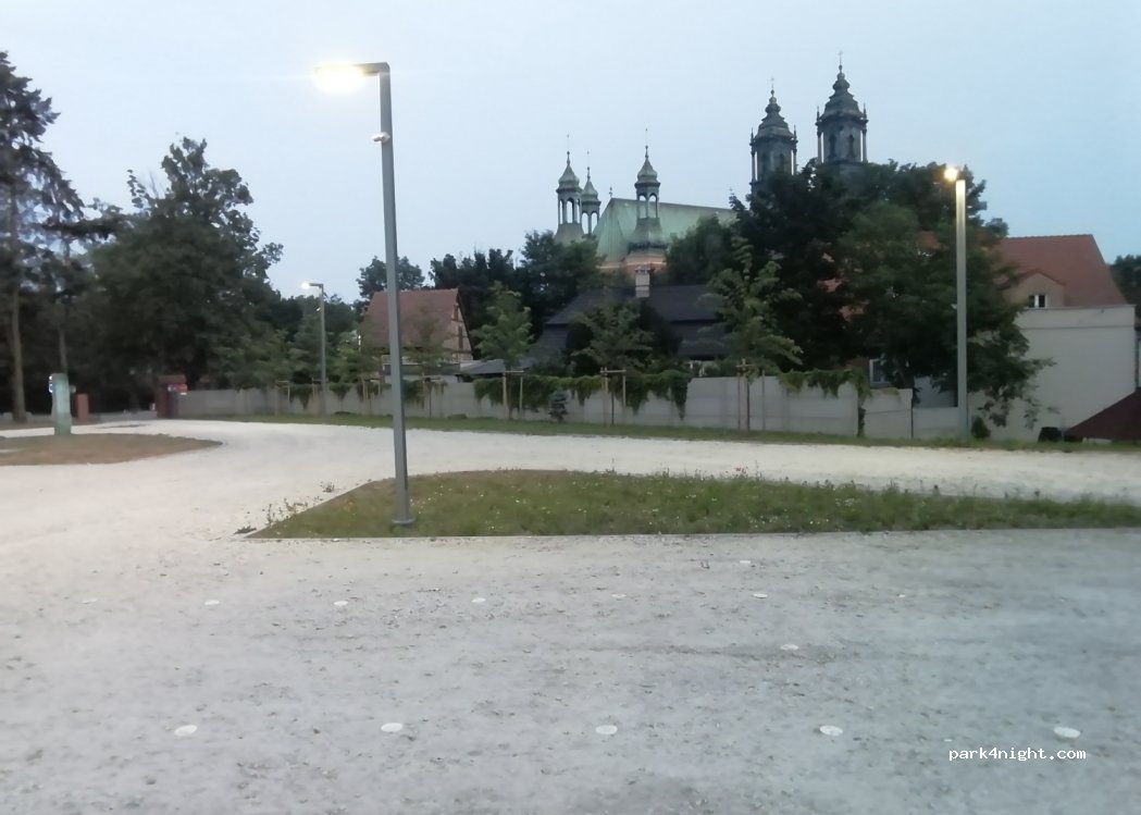 (61-108) Poznań - 2 Dziekańska — foto 2