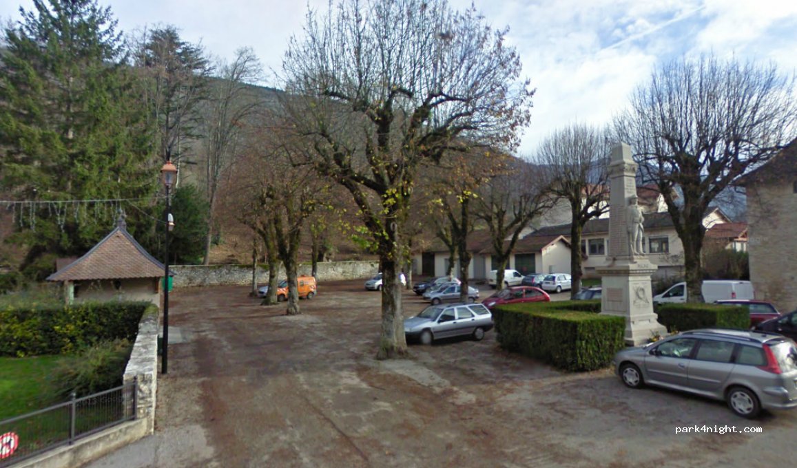 (01680) Lhuis - Place du Champ de Foire — foto