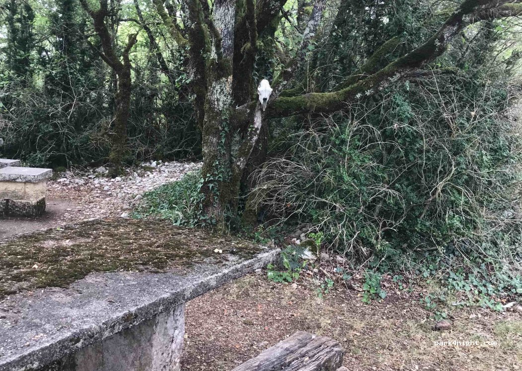 (46090) Berganty - Route de Saint-Cirq-Lapopie — foto 2