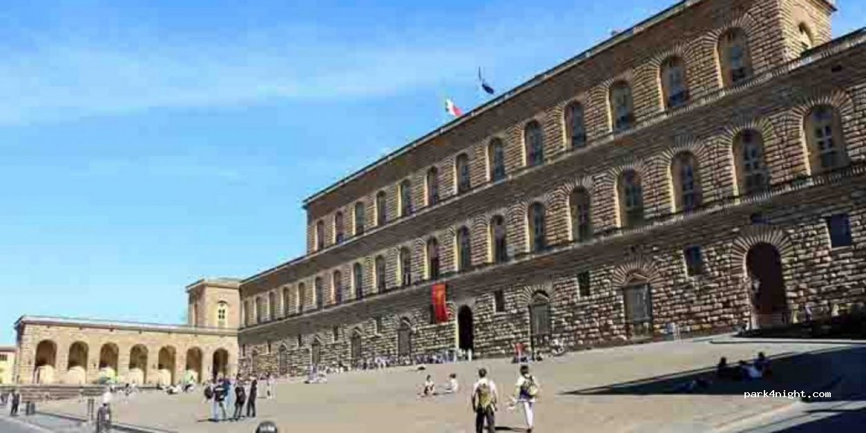 (50125) Firenze - 17R Piazza de' Pitti — foto