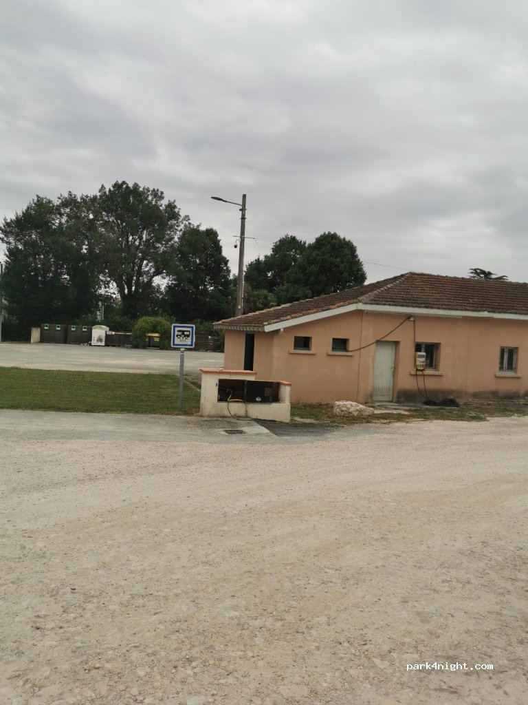 Aire de camping-car Lombez — foto