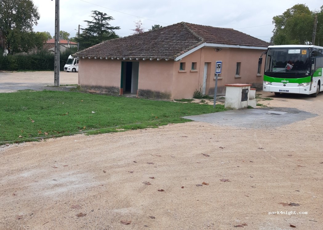 Aire de camping-car Lombez — foto 3
