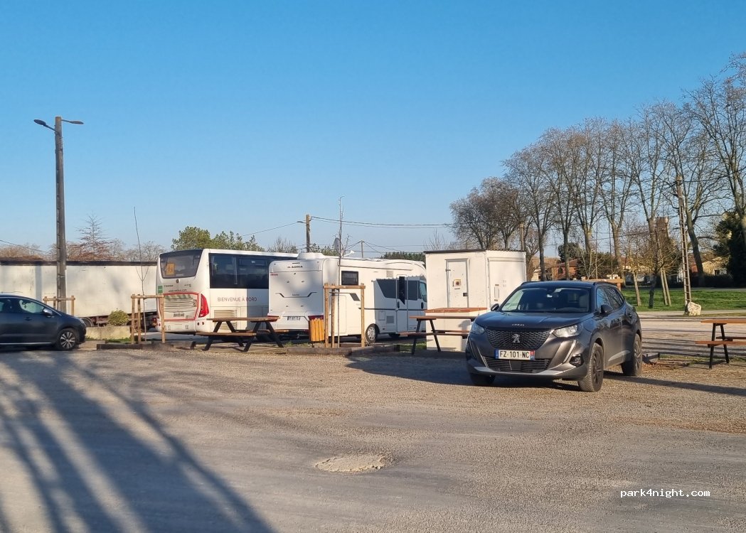 Aire de camping-car Lombez — foto 5