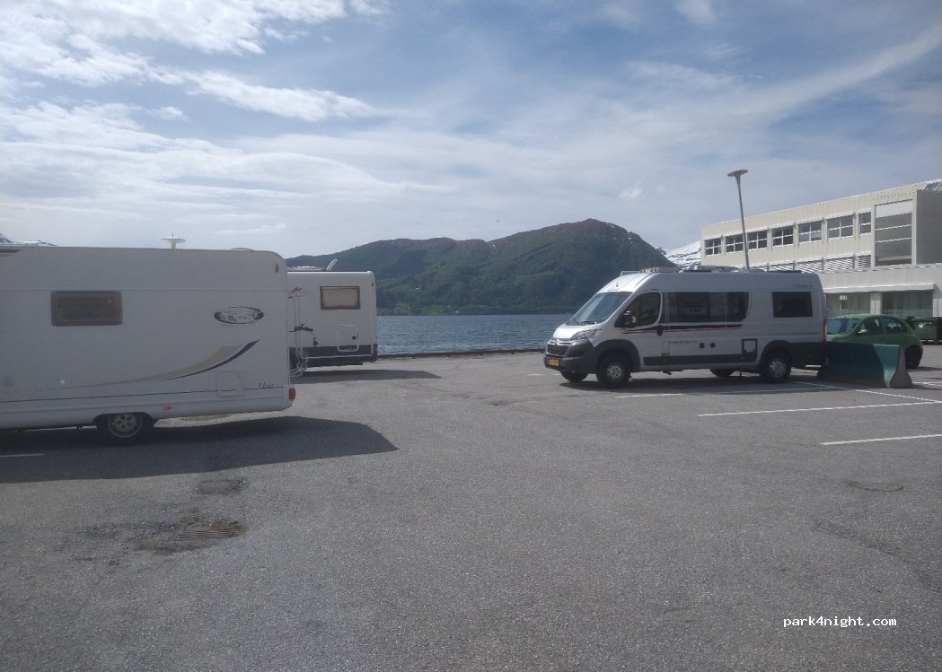 (6100)  - 20 Hamnegata — foto 2