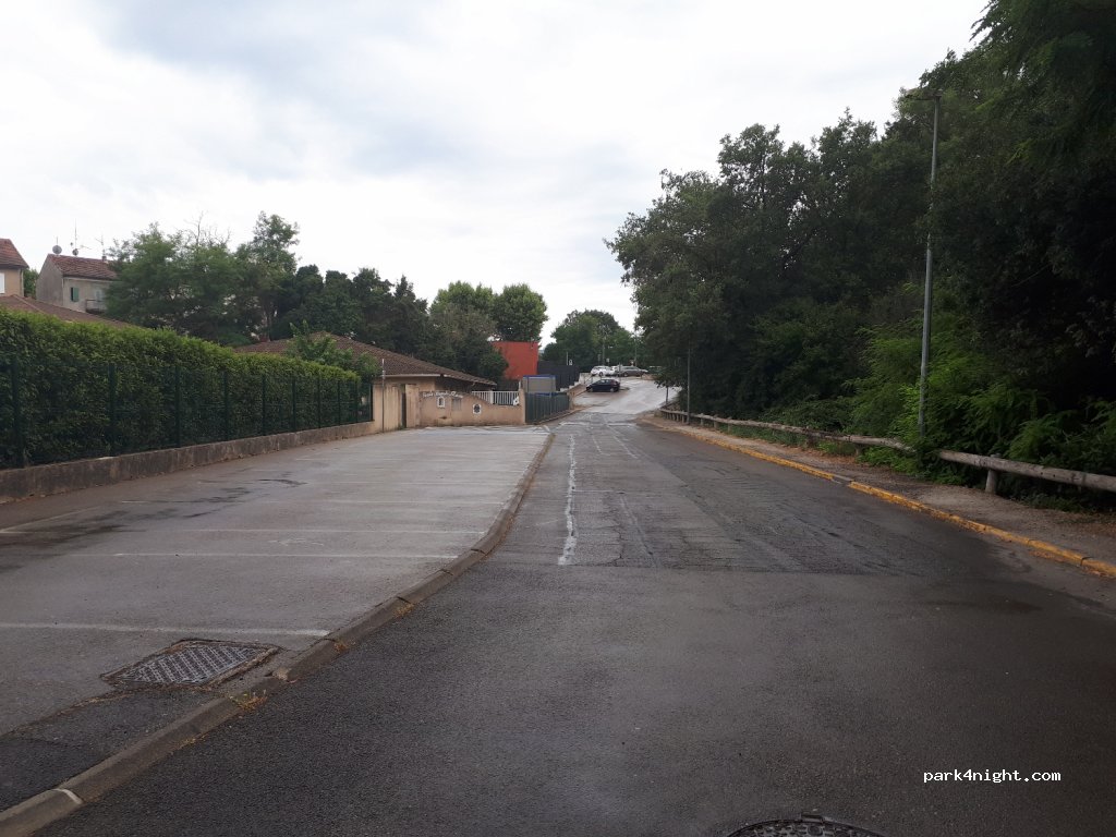 (13710) Fuveau - 7013 Rue du Chanoine Moisan — foto 2