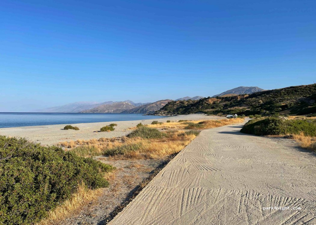 (740 53) Triopetra - Unnamed Road — foto