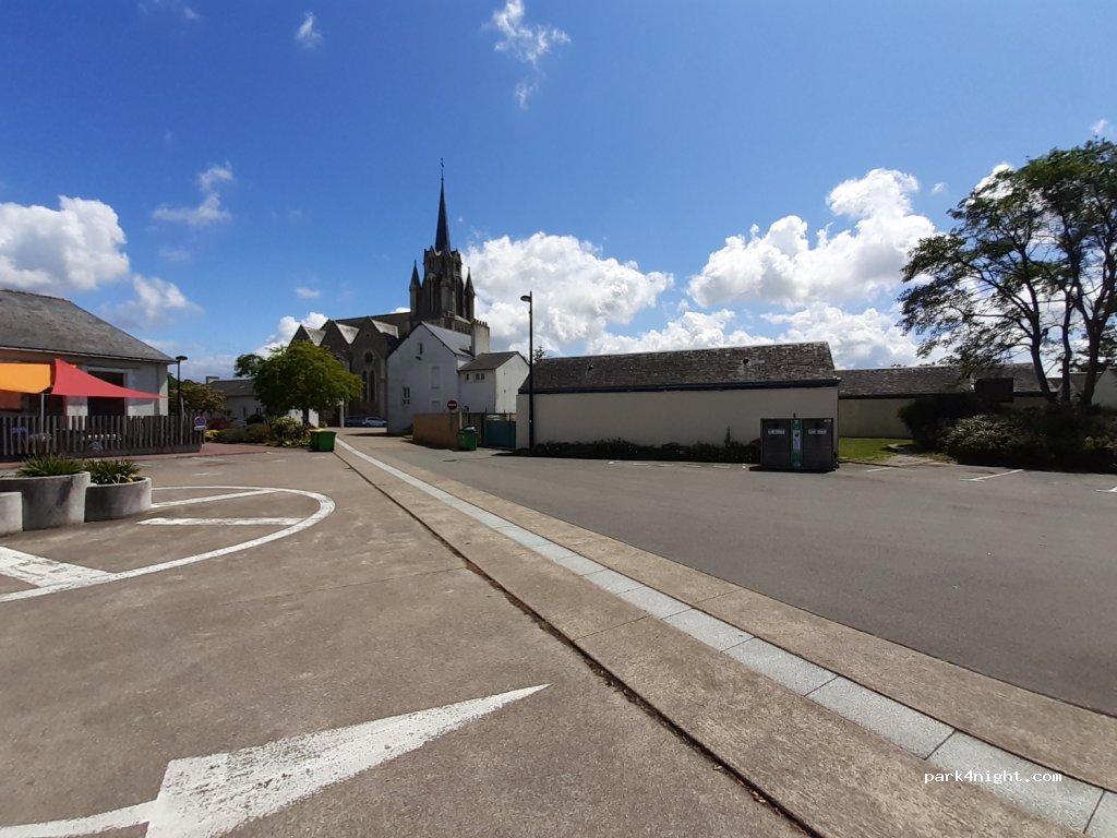 (44550) Saint-Malo-de-Guersac - 1 Place de l'Église — foto 2