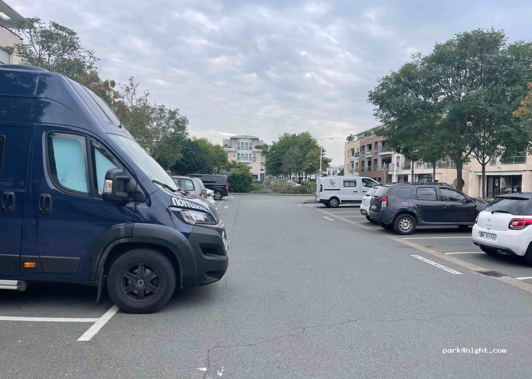(17000) La Rochelle - 21 Avenue Michel Crépeau — foto 2