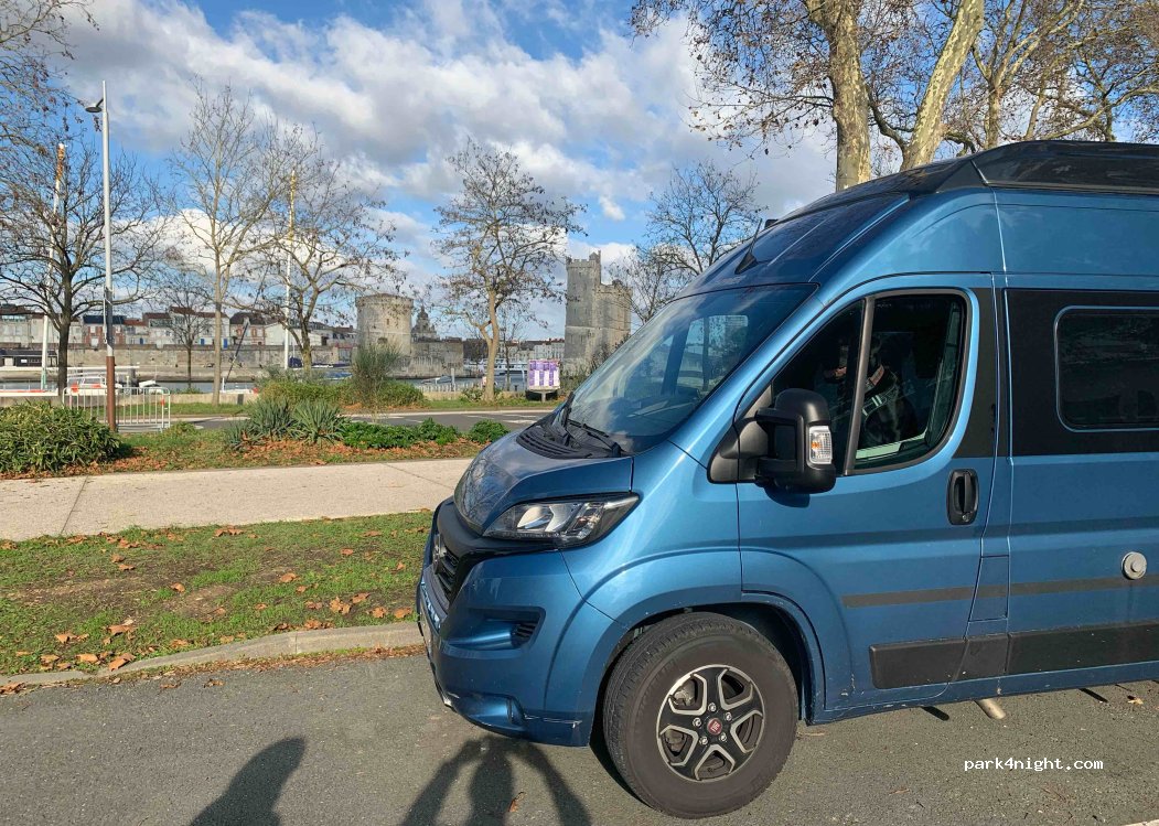 (17000) La Rochelle - 21 Avenue Michel Crépeau — foto 3
