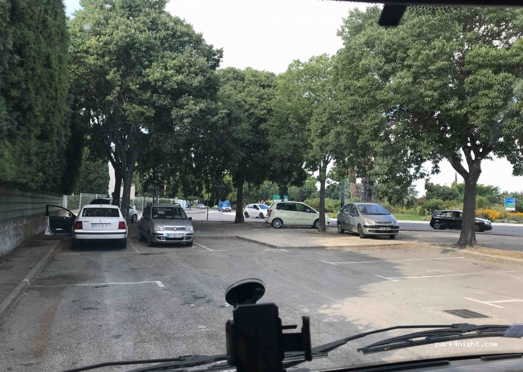 (30000) Nîmes - 98 Route de Beaucaire — foto