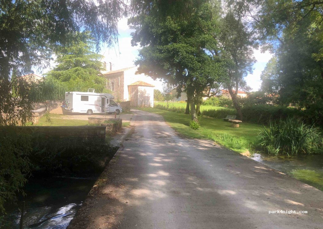 (16230) Saint-Groux - 4 Rue de l Etouyer — foto