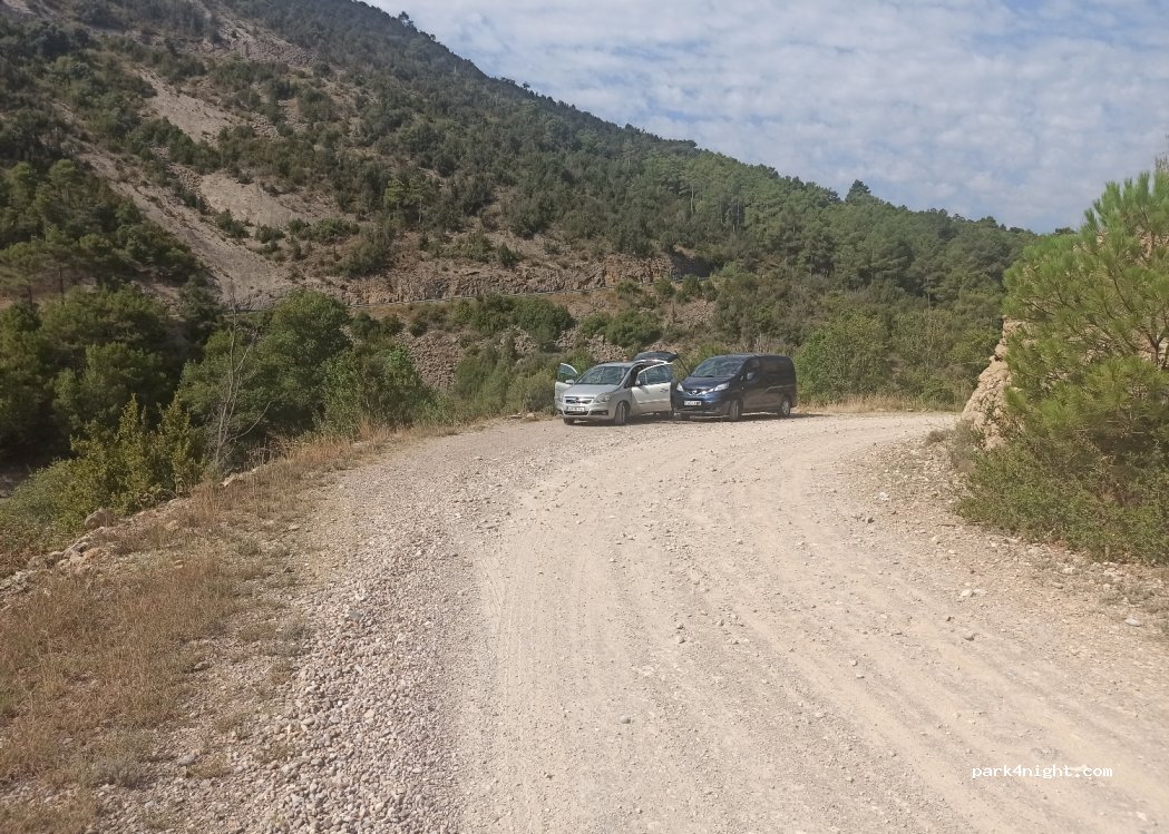 (25790) Oliana - Unnamed Road — foto