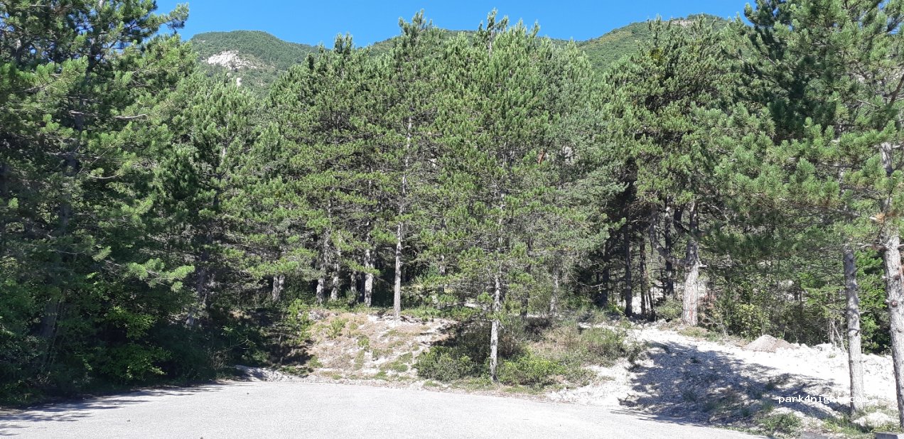 (04170) Saint-André-les-Alpes - Montée du Cimetière — foto 2