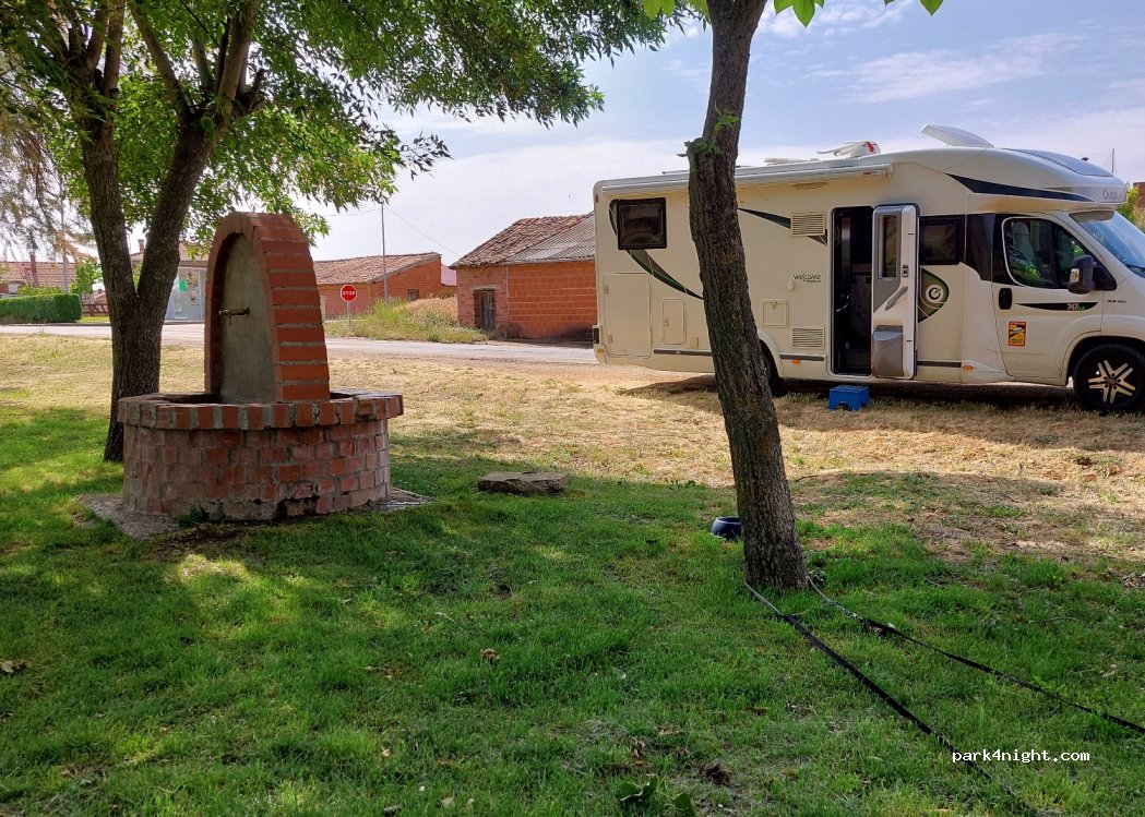(24325) Bercianos del Real Camino - 16 Calle la Corraliza — foto 2