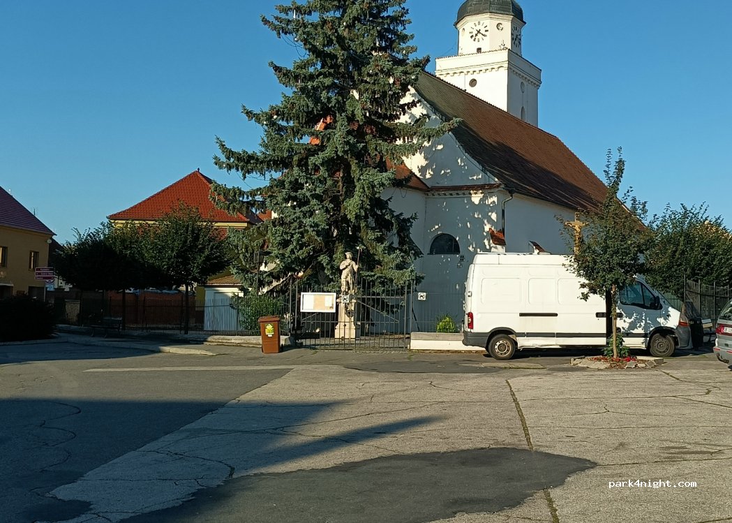 (691 23) Pohořelice - 72 náměstí Svobody — foto