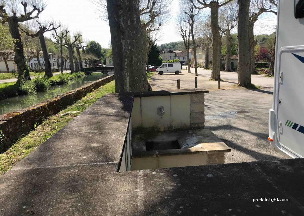 (46150) Catus - Place de la Vernière — foto 2