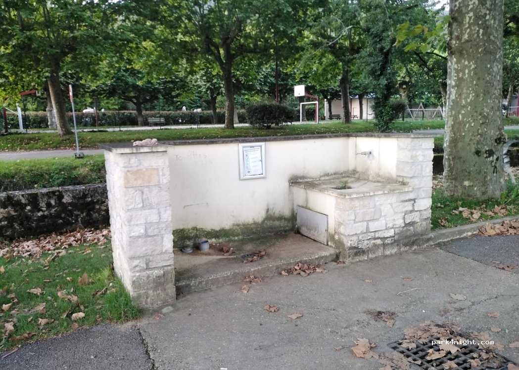 (46150) Catus - Place de la Vernière — foto 3