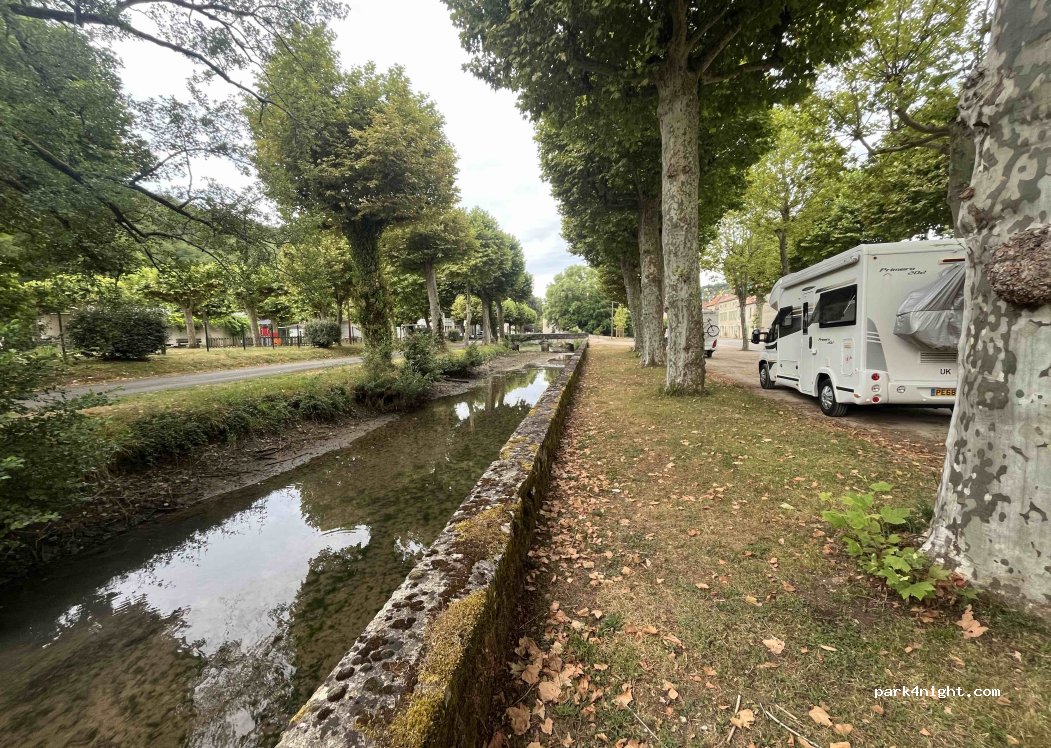 (46150) Catus - Place de la Vernière — foto 4
