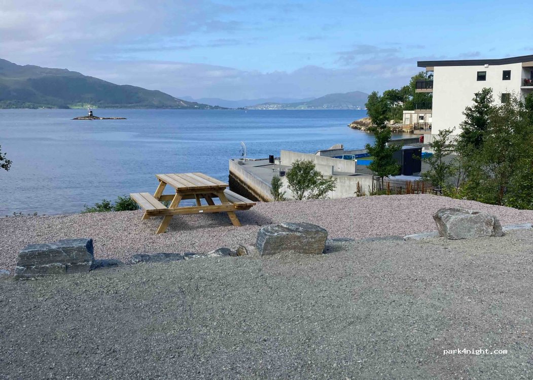 (6084) Larsnes - 81 Primær Fylkesveg 61 — foto