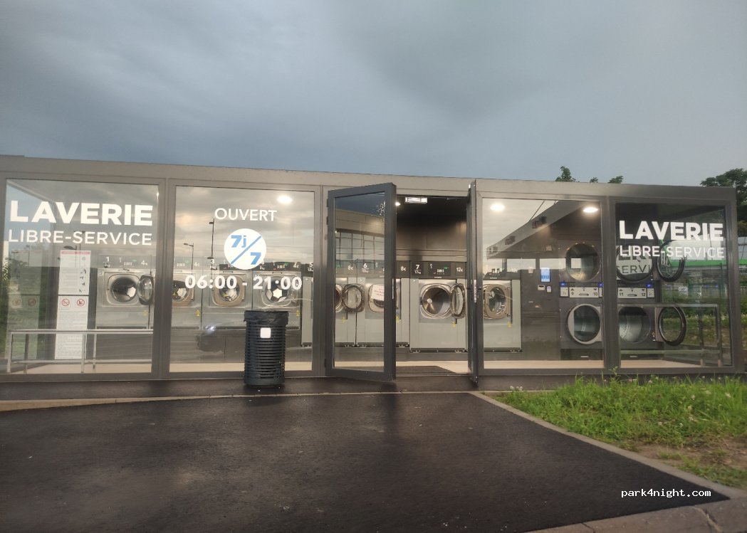 (68300) Saint-Louis - 1 Rue de Séville — foto