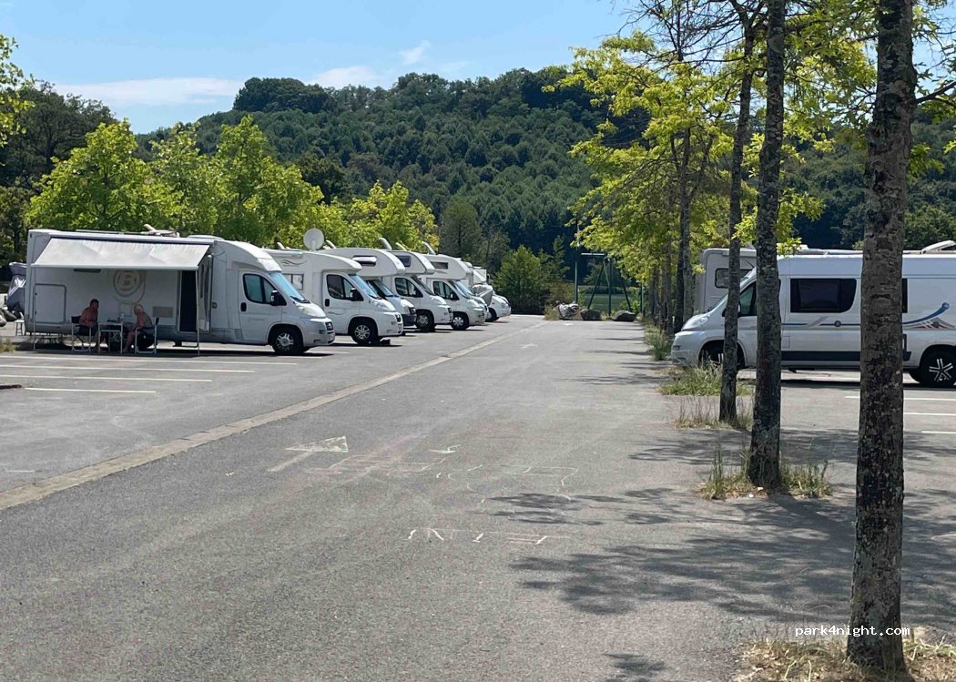 (64310) Saint-Pée-sur-Nivelle - Promenade du Parlement de Navarre — foto 2