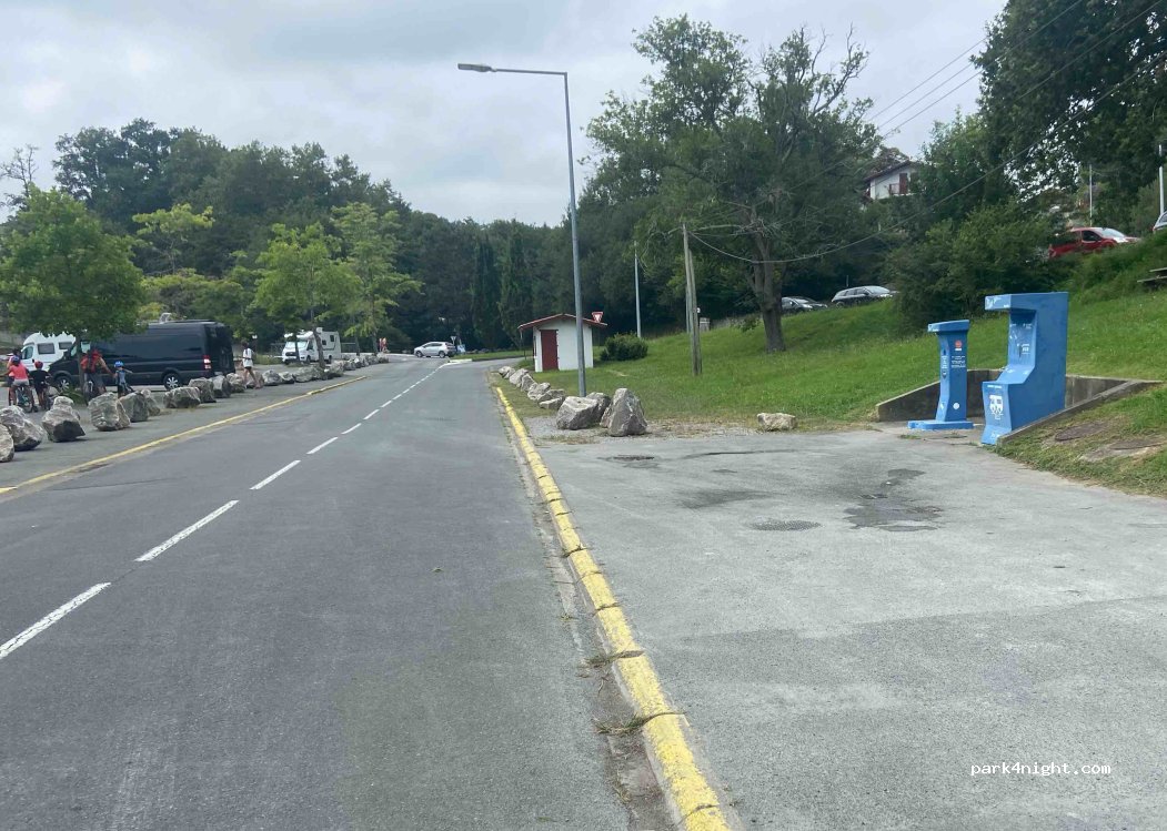 (64310) Saint-Pée-sur-Nivelle - Promenade du Parlement de Navarre — foto 4