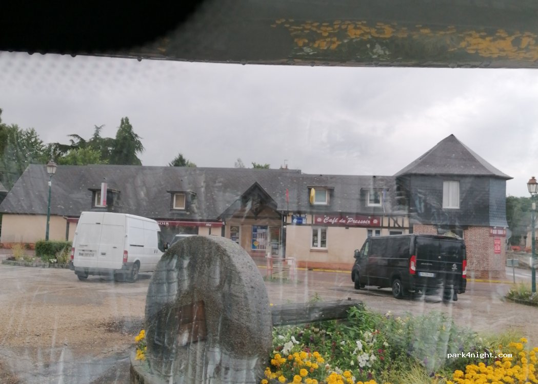 (27680) Trouville-la-Haule - 3 Place du Pressoir — foto