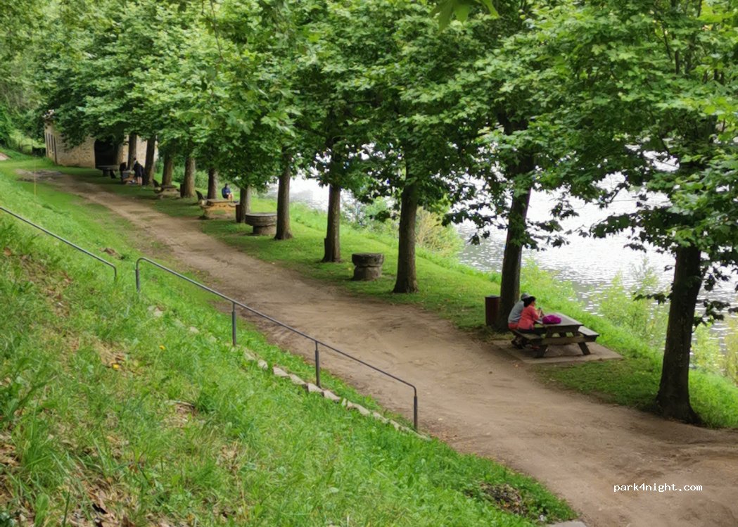 (82140) Saint-Antonin-Noble-Val - 19 Boulevard des Thermes — foto