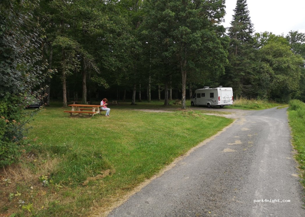 (37460) Céré-la-Ronde - D764 — foto 3