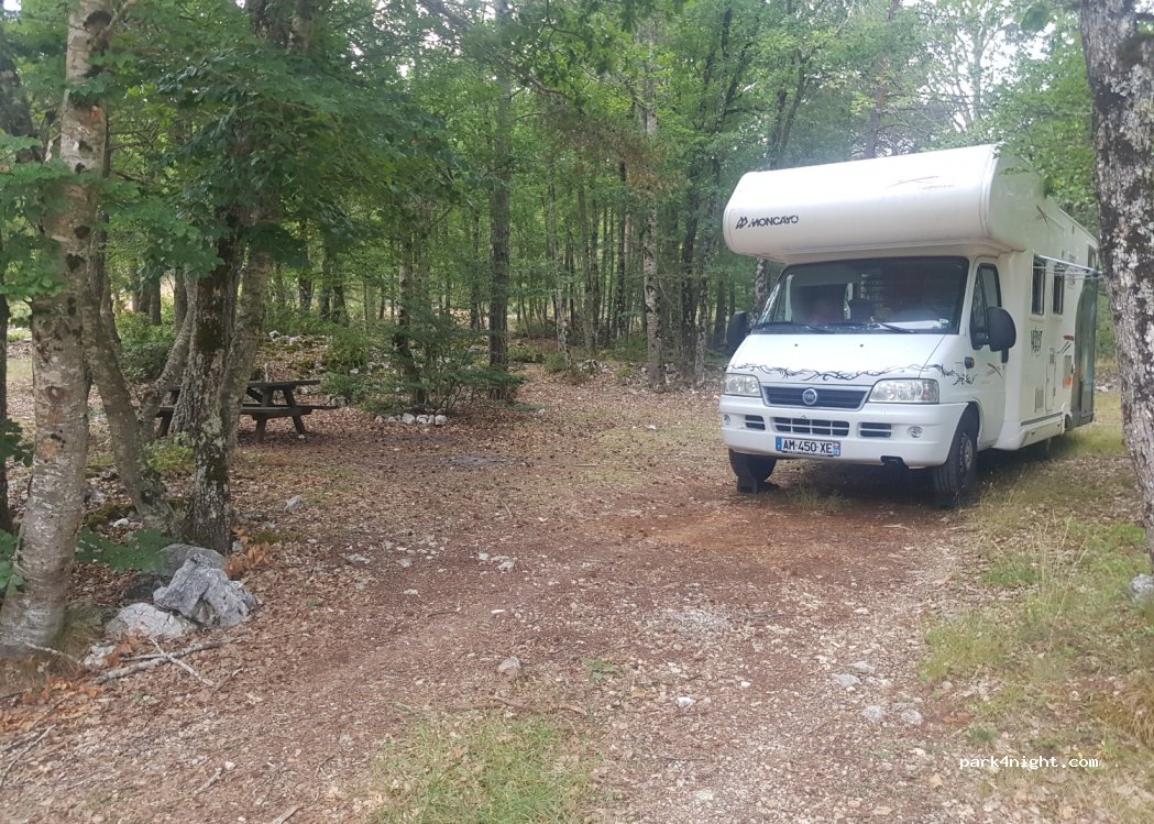 (83840) Comps-sur-Artuby - D71 — foto