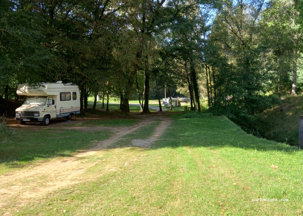 Camping Municipal Lac De Pontcharal — foto