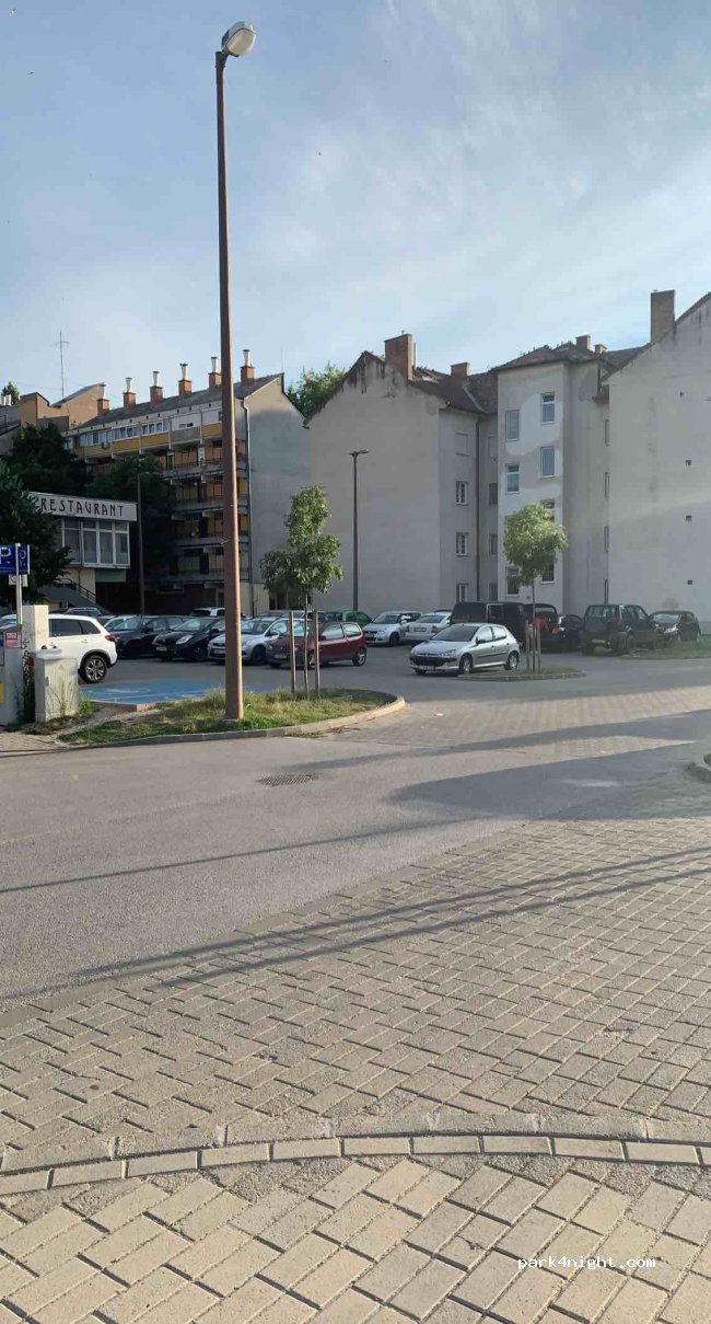 (2500) Esztergom - 4 Aradi vértanúk tere — foto