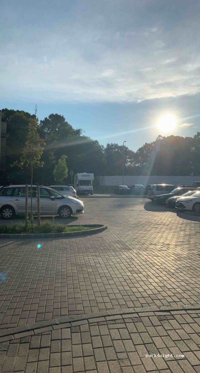 (2500) Esztergom - 4 Aradi vértanúk tere — foto 2
