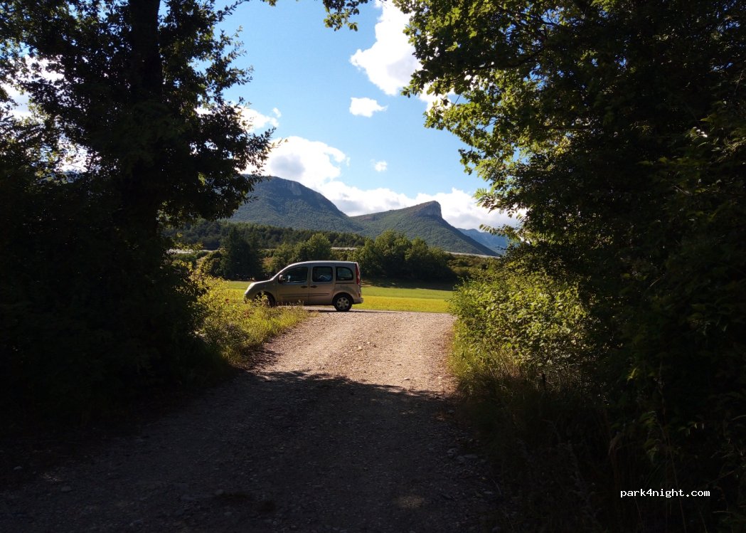 (05300) Garde-Colombe - D30 — foto