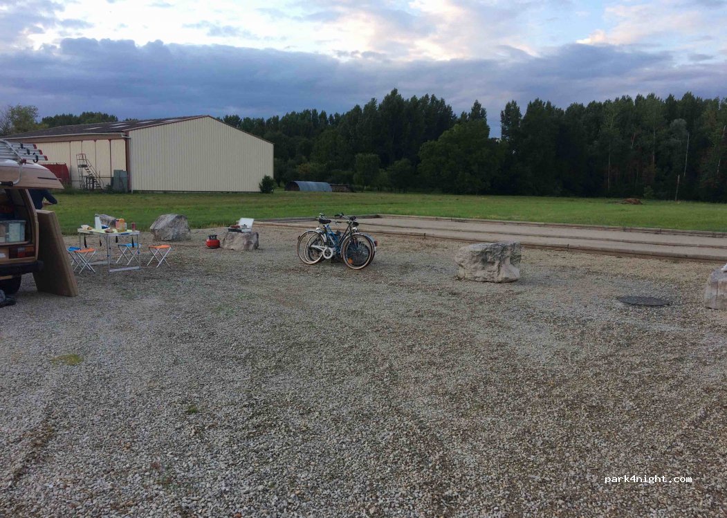 (10240) Chaudrey - 21 Rue du Bourg — foto