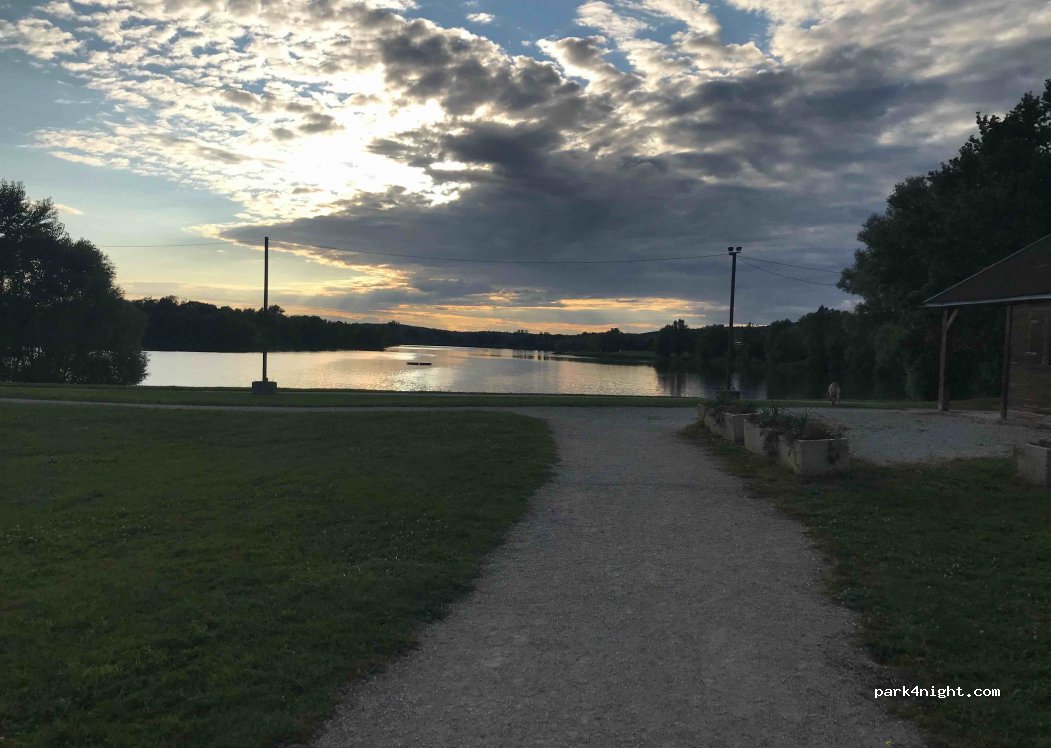 (18200) Saint-Amand-Montrond - 215 Route de Bourges — foto