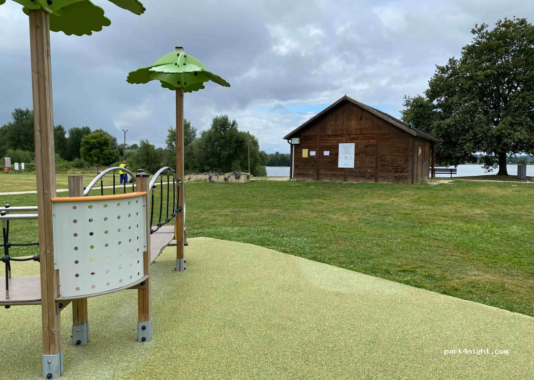 (18200) Saint-Amand-Montrond - 215 Route de Bourges — foto 3
