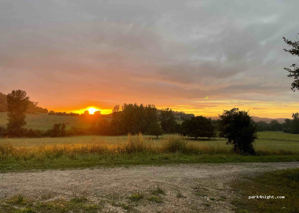 (31260) Montespan - En Bas du Village — foto