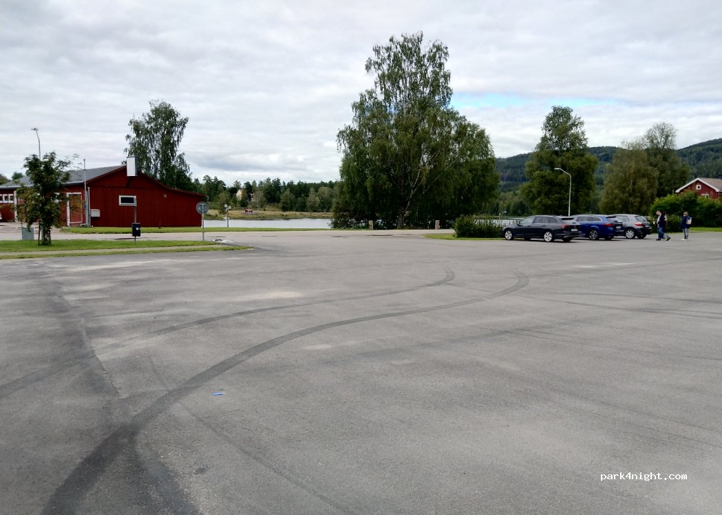 (686 98) Grasmark - 4 Kyrkogatan — foto