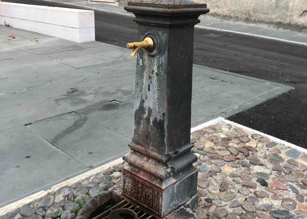 (46100) Mantova - 36-46 Piazza Sordello — foto