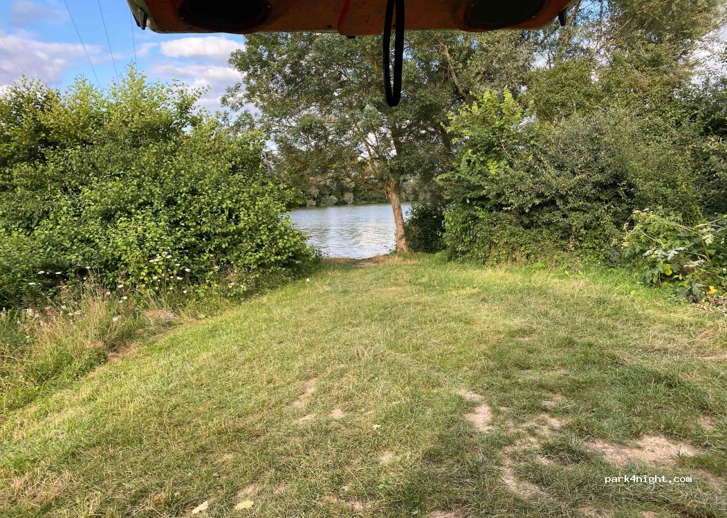 (77118) Balloy - Unnamed Road — foto