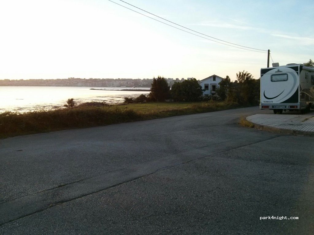 (39130) Pedreña - 110A Barrio el Rostro — foto