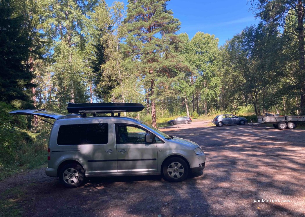 (176 74) Jarfalla - Bodaängsparkering — foto