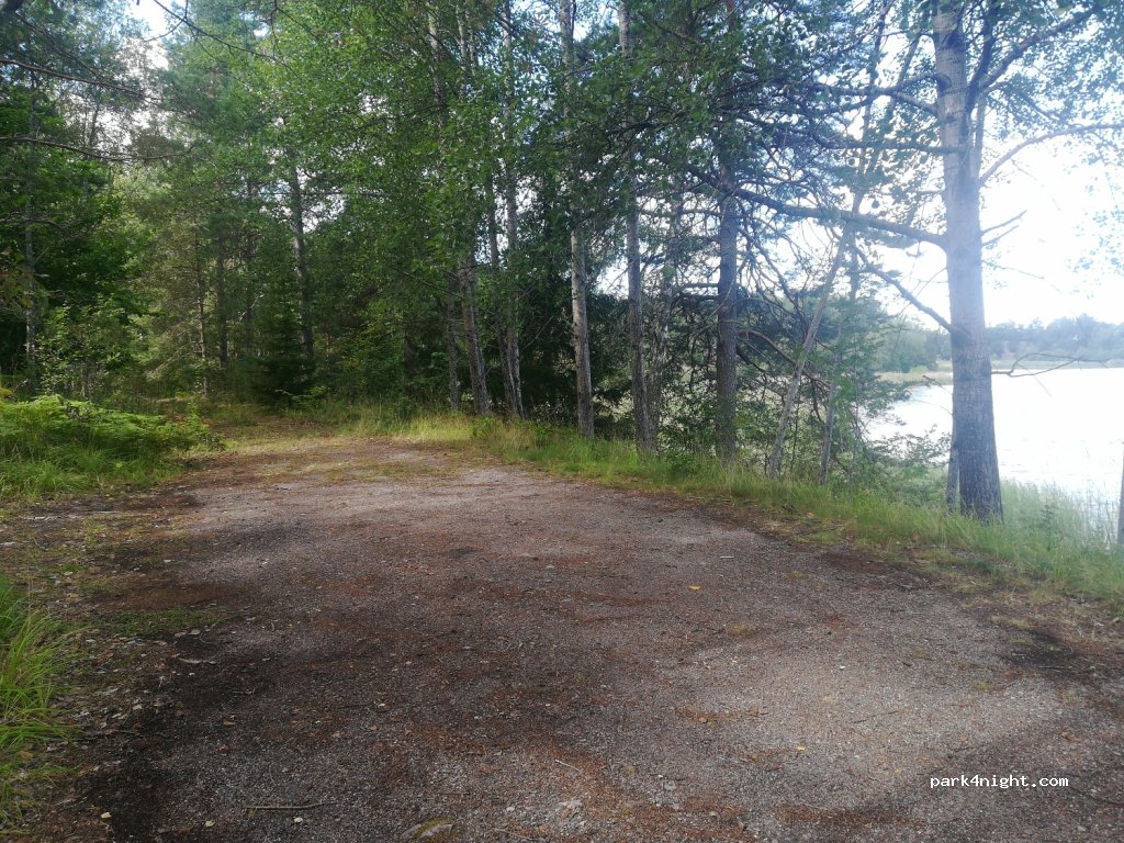 (647 95) Strängnäs - Unnamed Road — foto