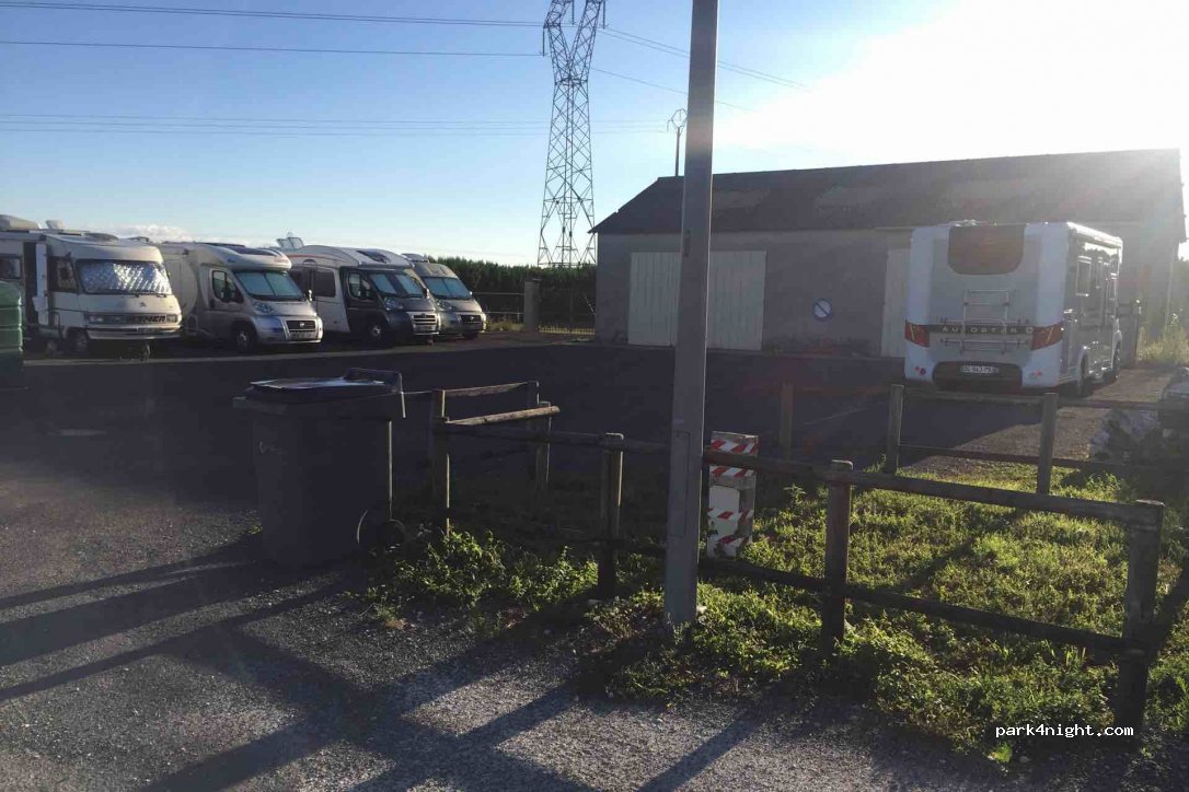 (37270) Athée-sur-Cher - 1-5 Rue de Cigogne — foto 2