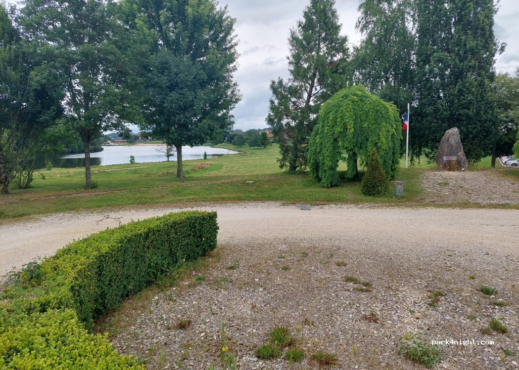 (87130) Châteauneuf-la-Forêt - 57 Avenue du Pont la Prairie — foto 2