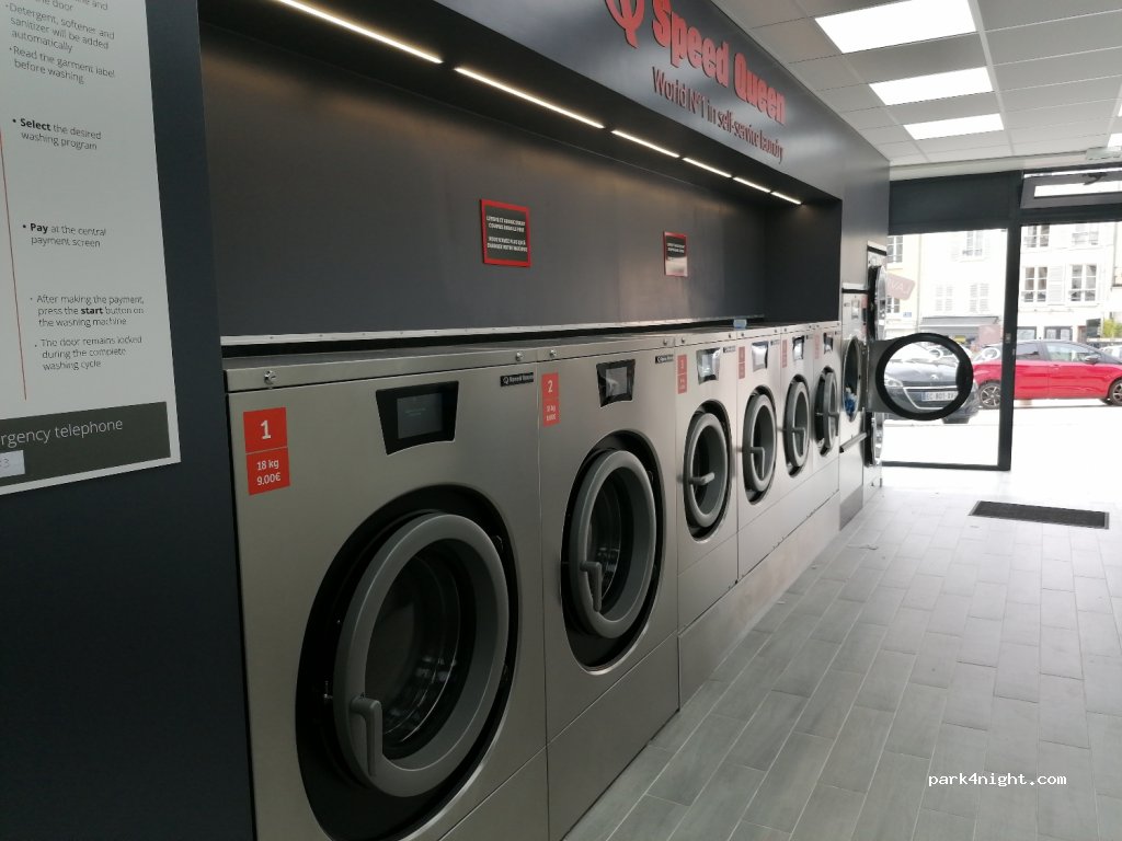 (95300) Pontoise - 8 Place du Grand Martroy — foto
