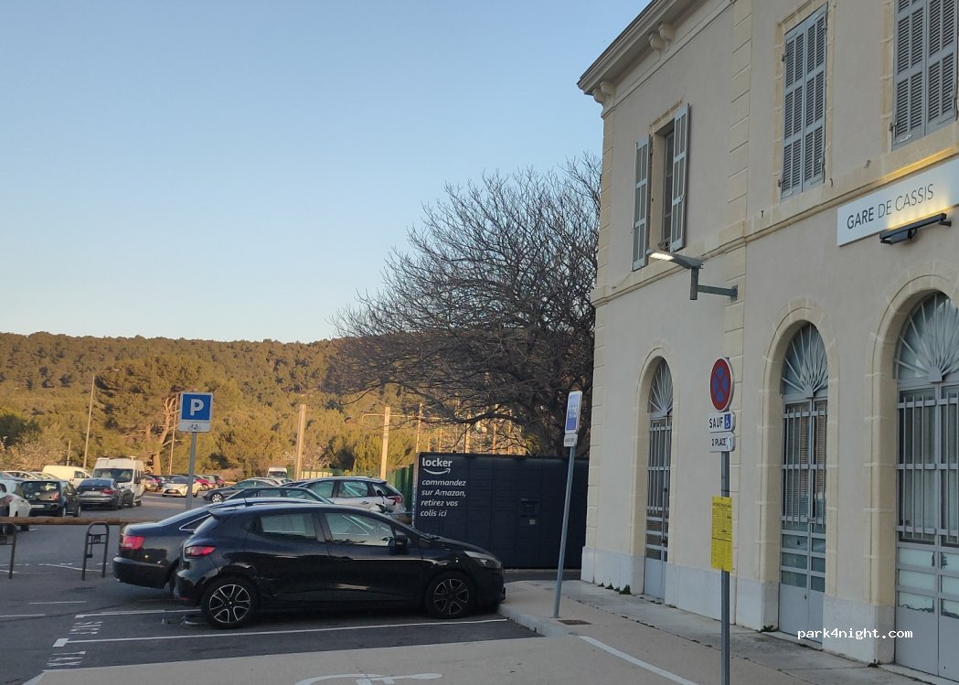 (13260) Cassis - Avenue de la Gare — foto