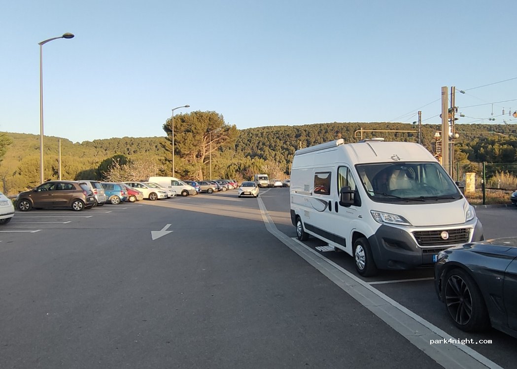 (13260) Cassis - Avenue de la Gare — foto 2